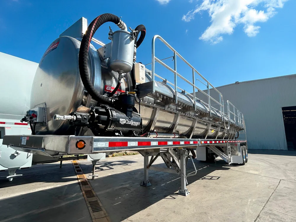Aluminum vacuum tank trailer for oilfield and produced water hauling